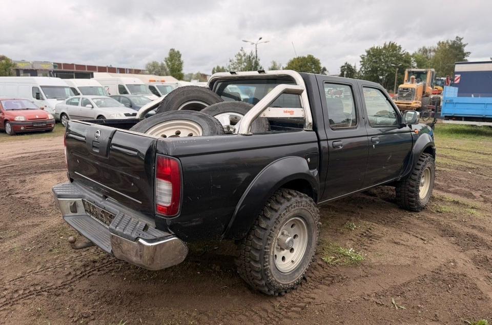 Nissan Navara 2004 — двигун