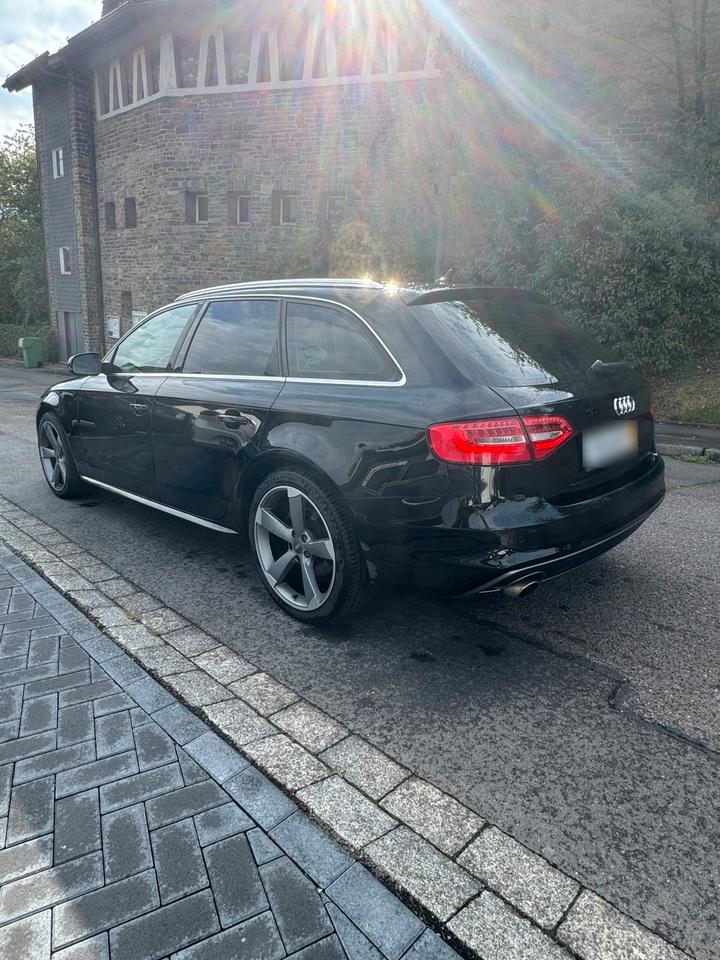 Audi A4 2012 — engine