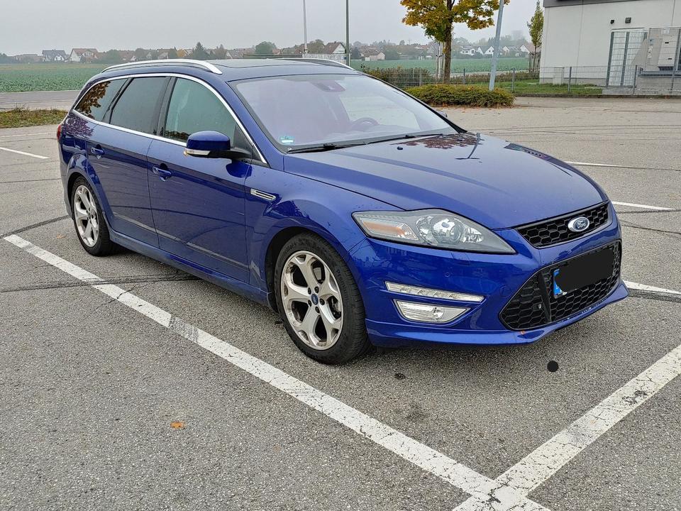 Ford Mondeo 2014 — вигляд ззаду