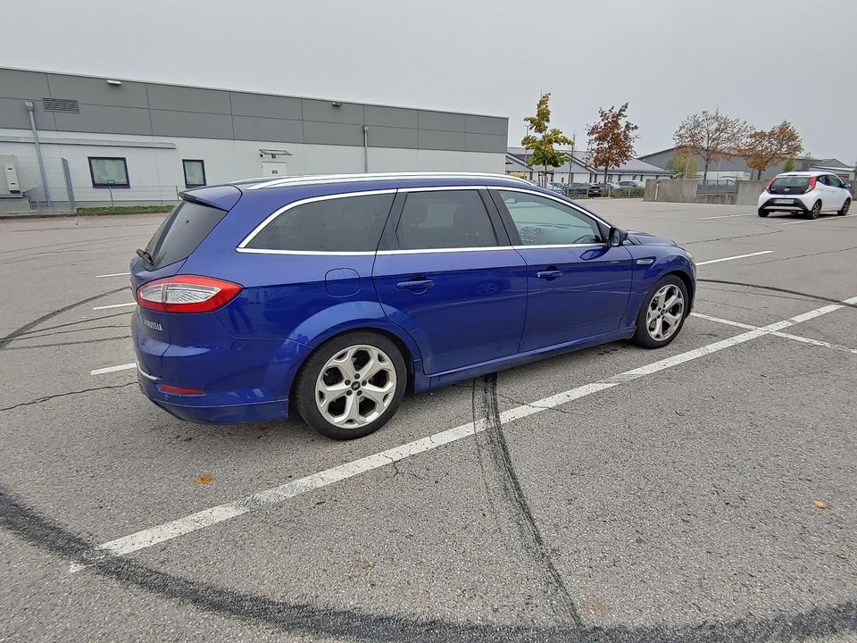 Ford Mondeo 2014 — салон