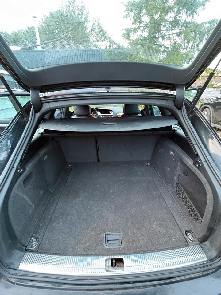 Audi A4 2010 — photo 16