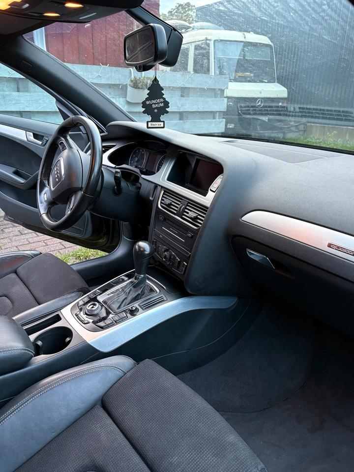 Audi A4 2010 — photo 18