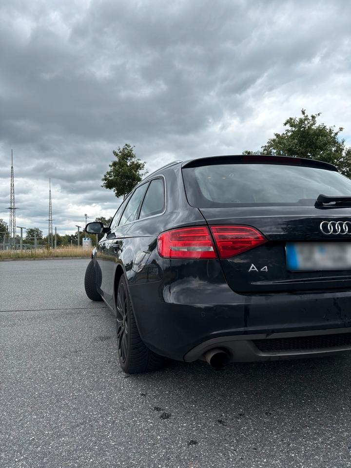 Audi A4 2010 — engine