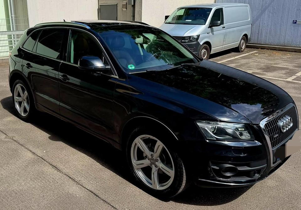 Audi Q5 2009 — салон