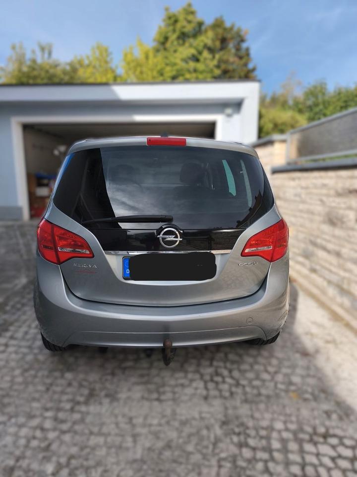 Opel Meriva 2011 — rear view