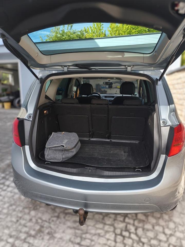 Opel Meriva 2011 — interior