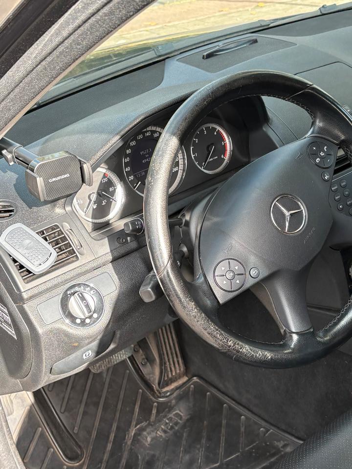 Mercedes Benz C 220 2009 — photo 12