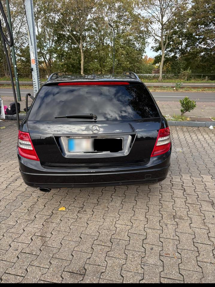 Mercedes Benz C 220 2009 — interior