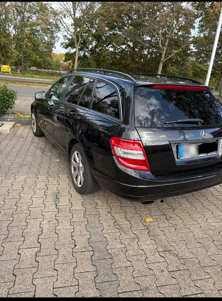 Mercedes Benz C 220 2009 — engine