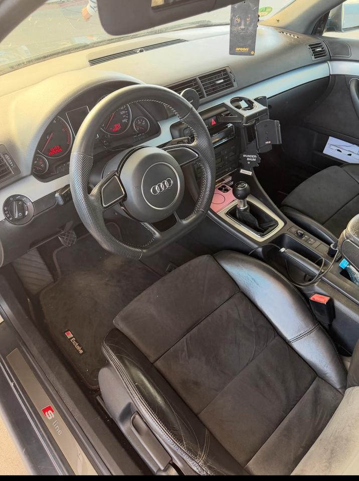 Audi A4 2004 — interior