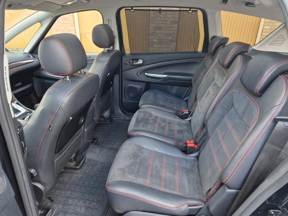 Ford S-Max 2011 — photo 17
