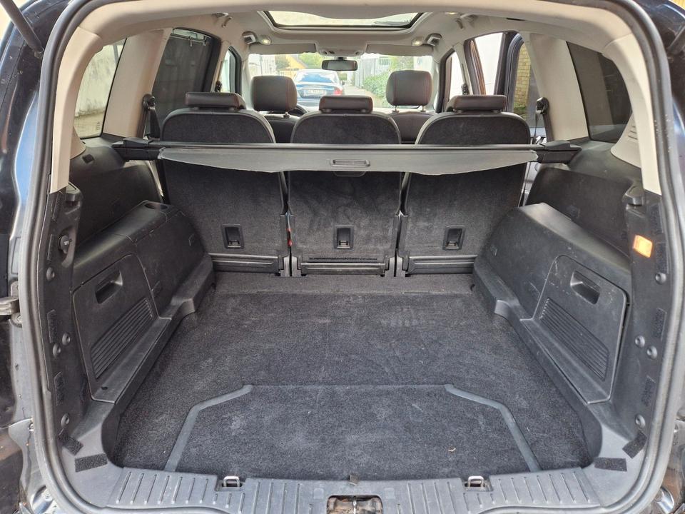 Ford S-Max 2011 — photo 19