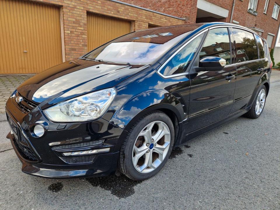 Ford S-Max 2011 — rear view