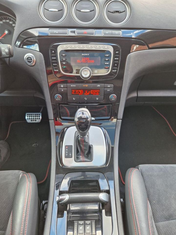 Ford S-Max 2011 — photo 21