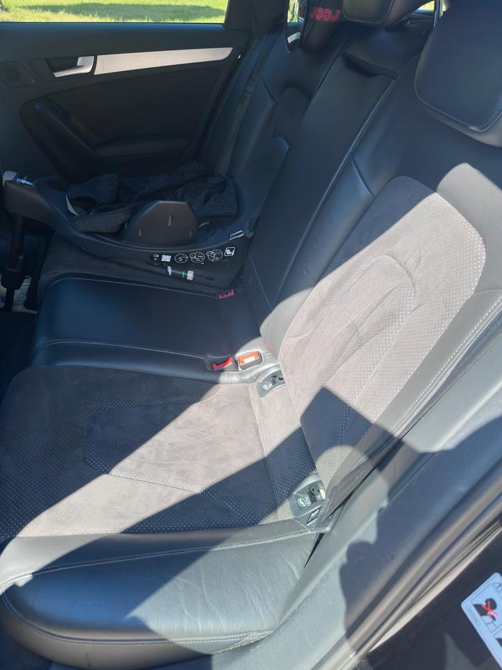 Audi A4 2011 — photo 11