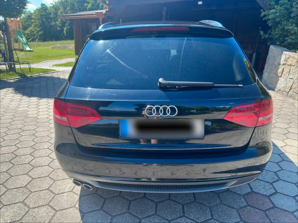 Audi A4 2011 — engine