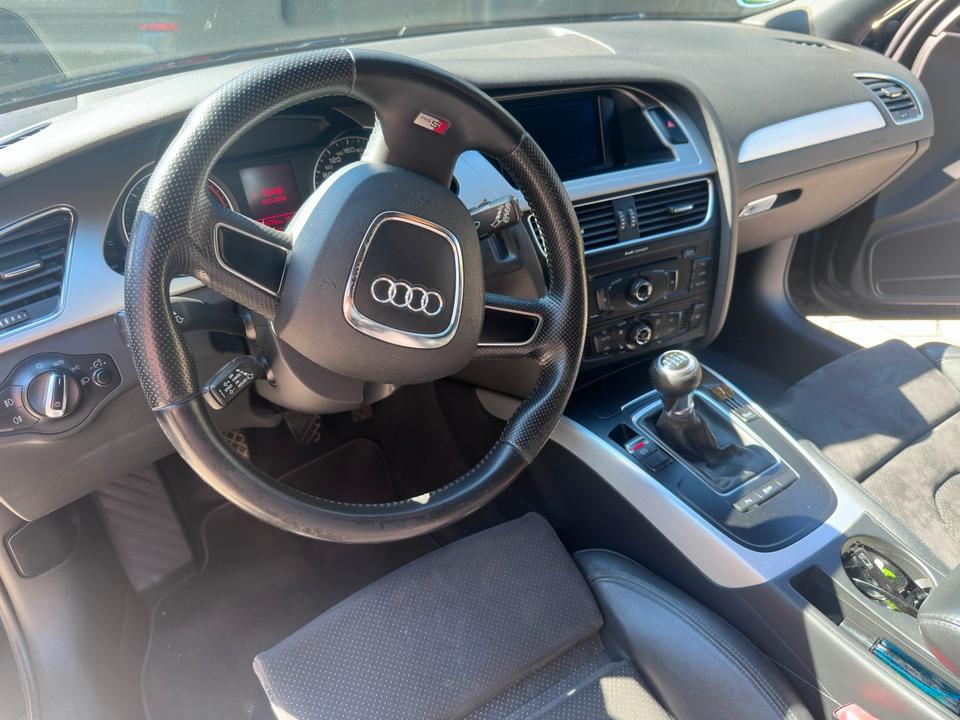 Audi A4 2011 — photo 8
