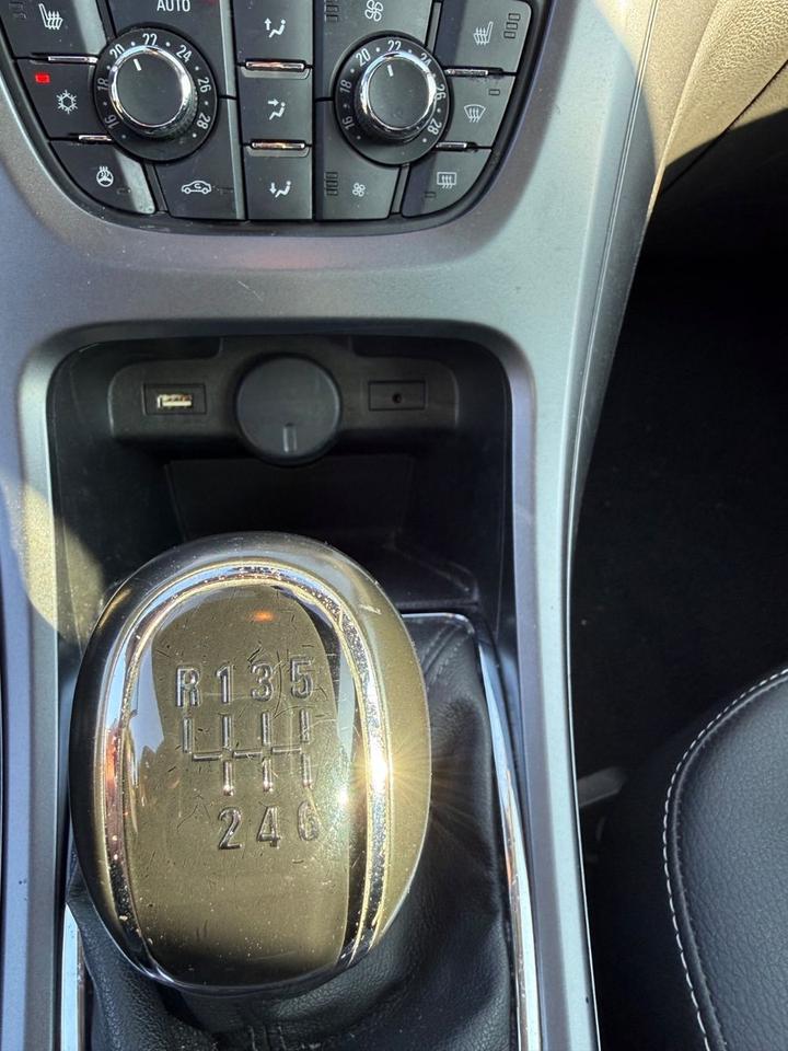 Opel Astra 2015 — engine