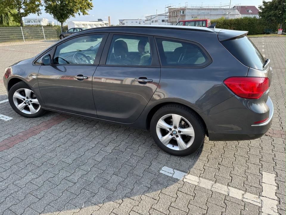 Opel Astra 2015 — photo 7