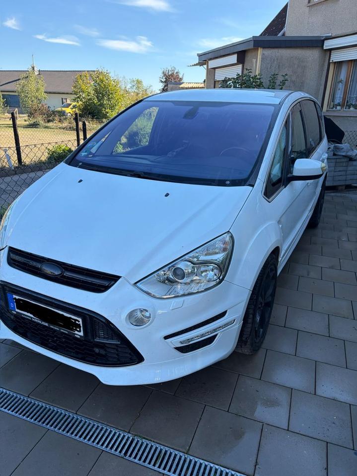 Ford S-Max 2012 — rear view