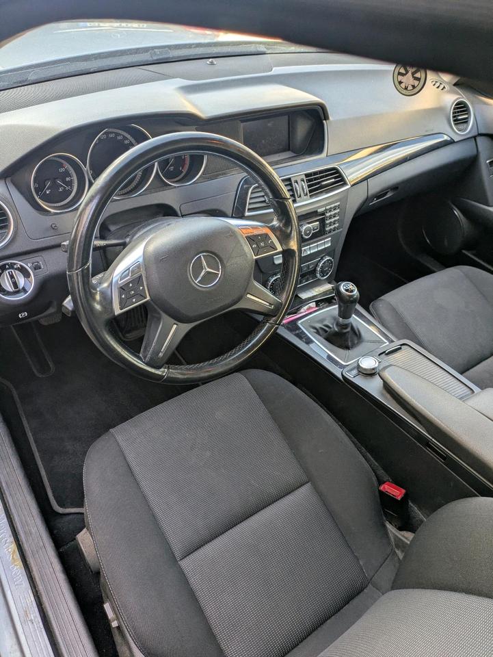 Mercedes Benz C 200 2011 — photo 12