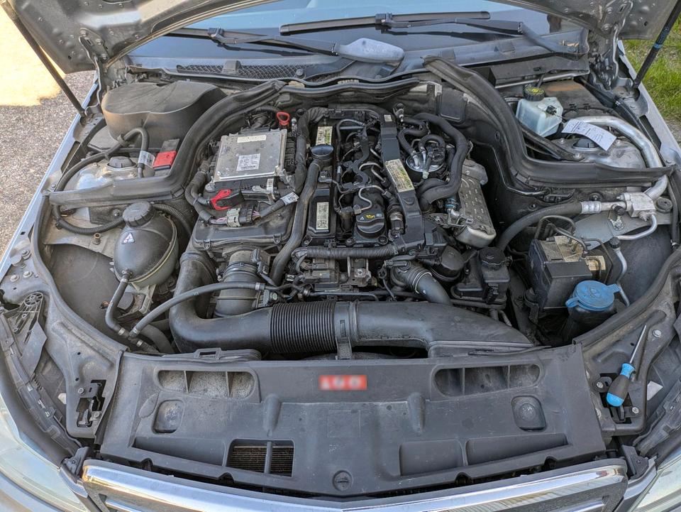 Mercedes Benz C 200 2011 — photo 16