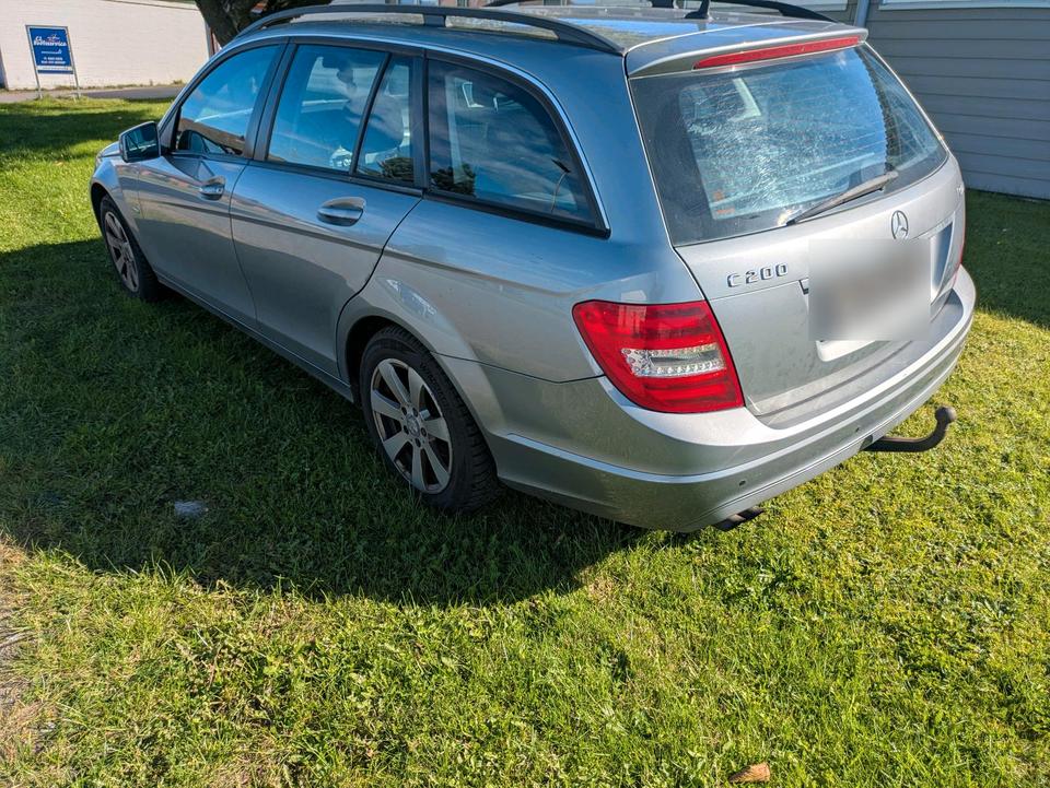 Mercedes Benz C 200 2011 — rear view
