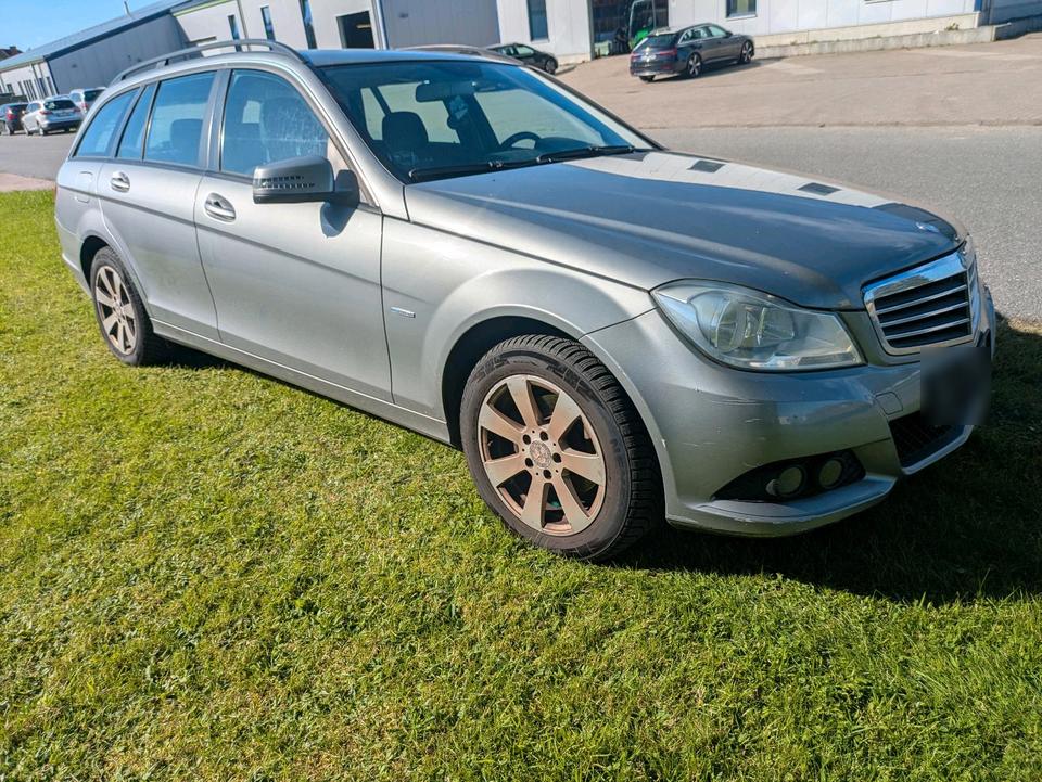 Mercedes Benz C 200 2011 — engine