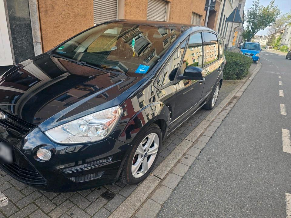 Ford S-Max 2011 — rear view