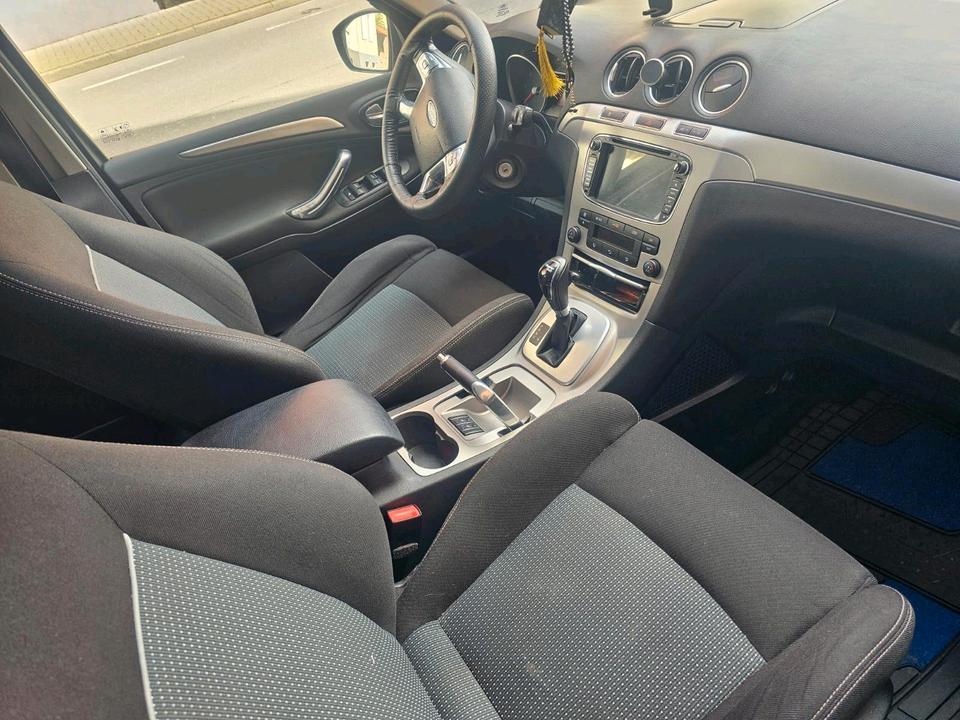 Ford S-Max 2011 — photo 8