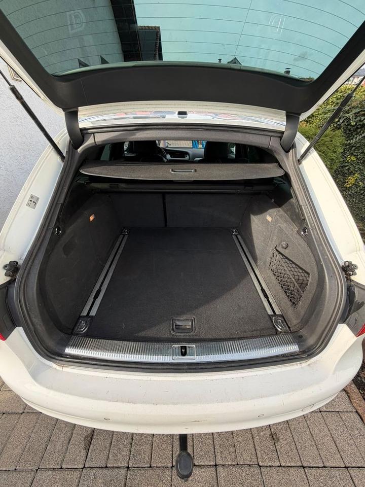 Audi A4 2011 — photo 7