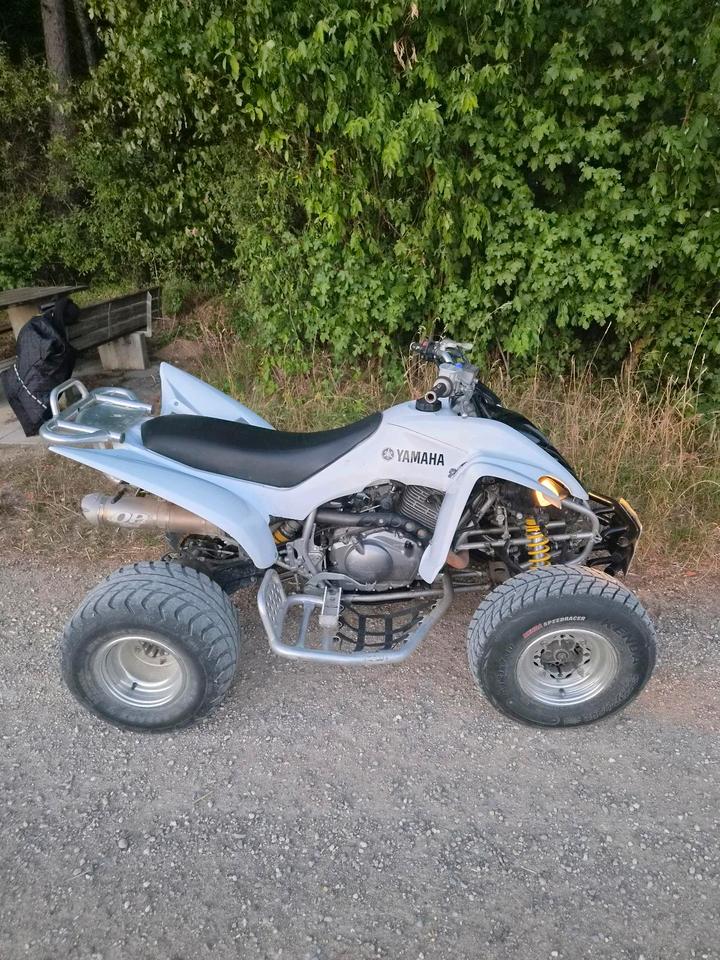 Yamaha Quad Yamaha 350 YFM R-W 2011 — rear view