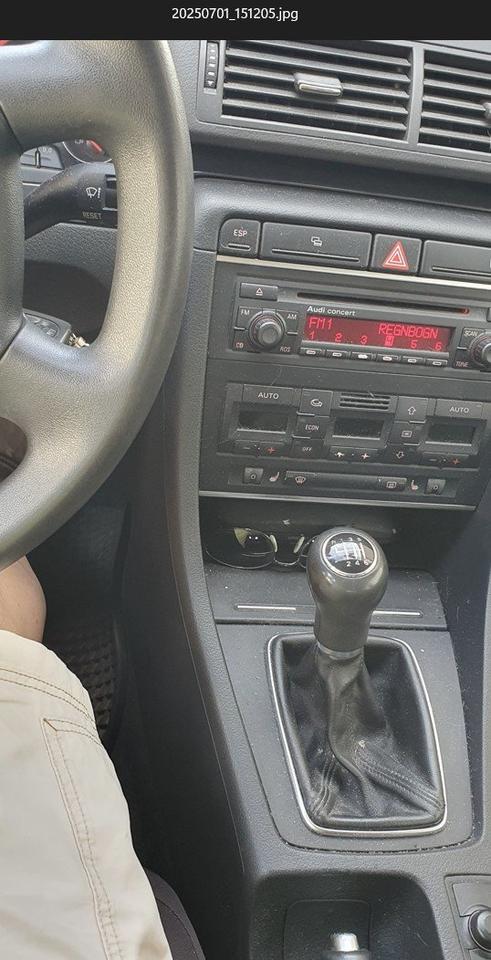 Audi A4 2004 — photo 13