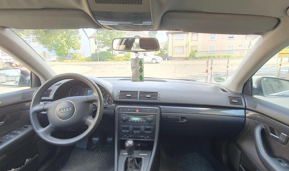 Audi A4 2004 — photo 17