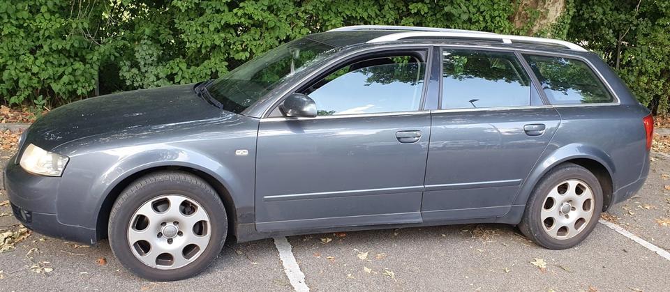 Audi A4 2004 — rear view