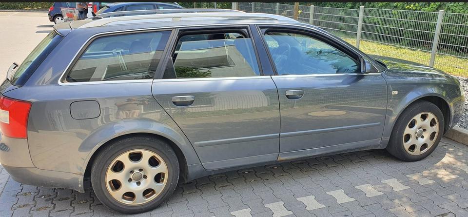 Audi A4 2004 — interior