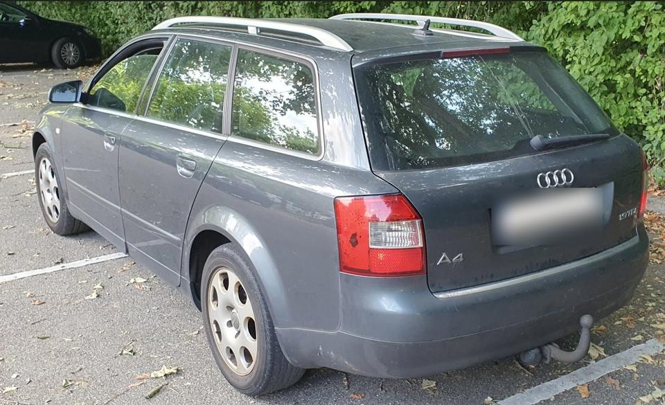 Audi A4 2004 — engine