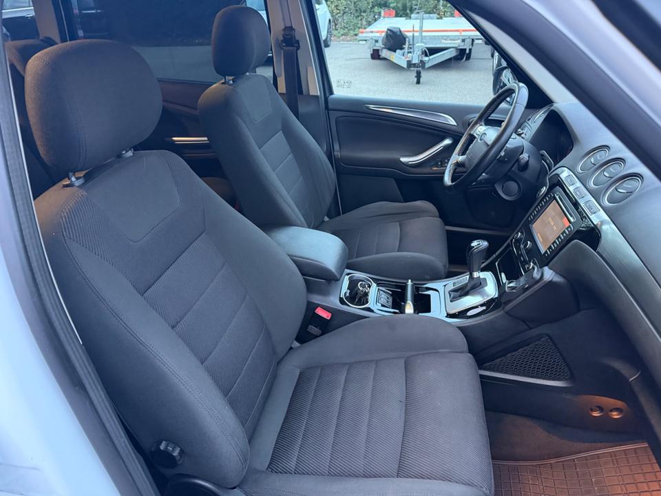Ford S-Max 2011 — photo 10
