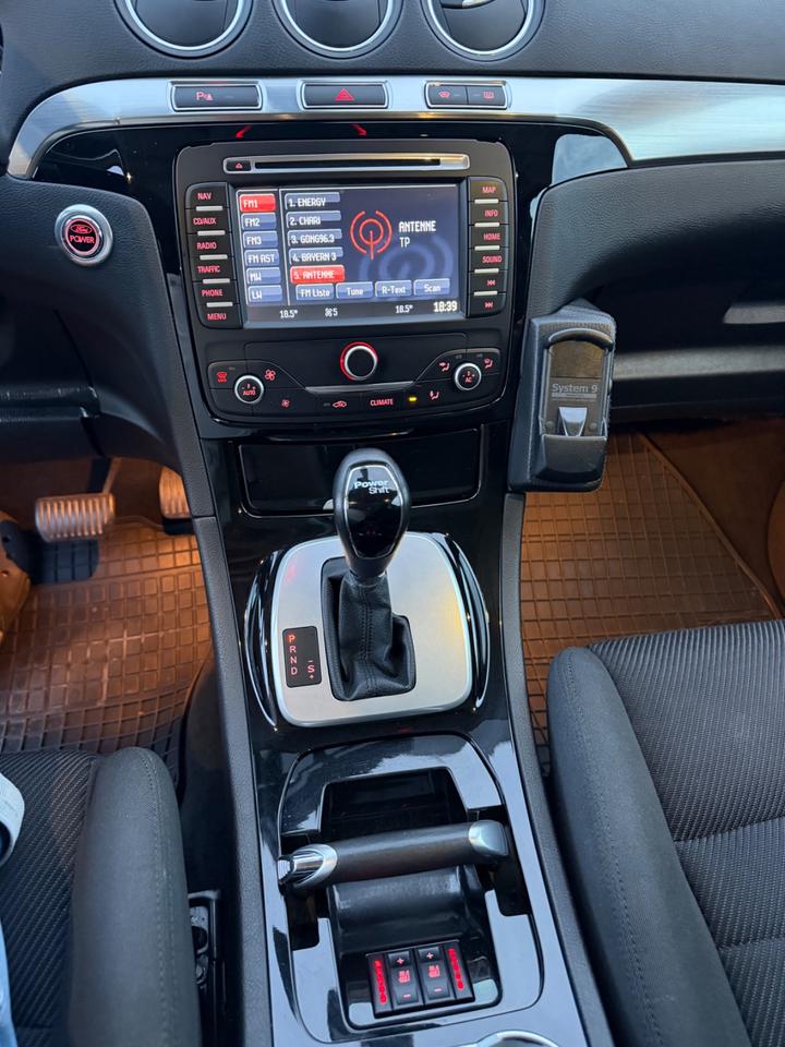 Ford S-Max 2011 — photo 11