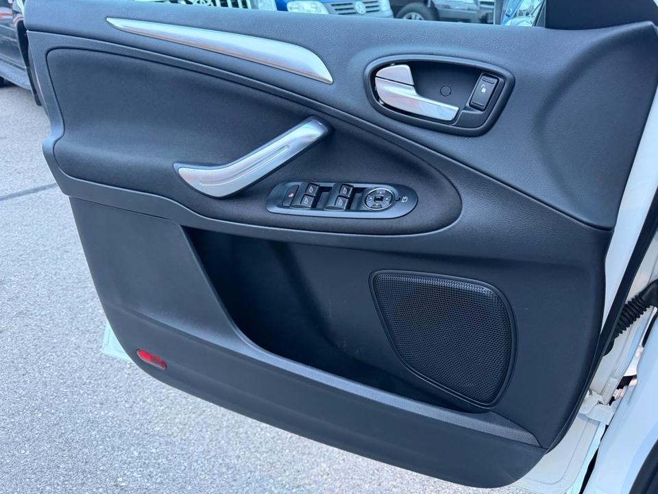 Ford S-Max 2011 — photo 13