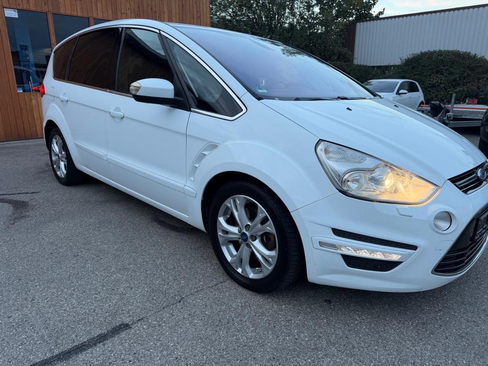 Ford S-Max 2011 — rear view