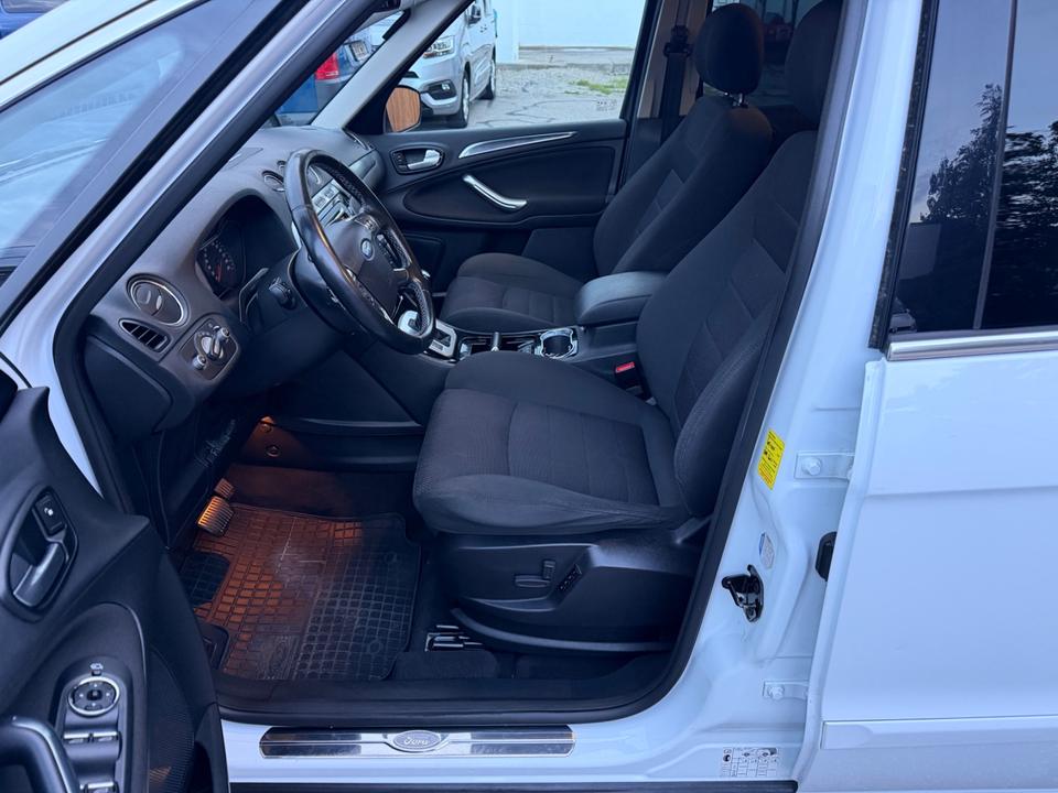 Ford S-Max 2011 — photo 9