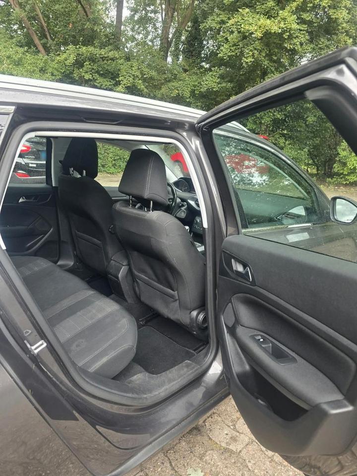 Peugeot 308 2015 — photo 11