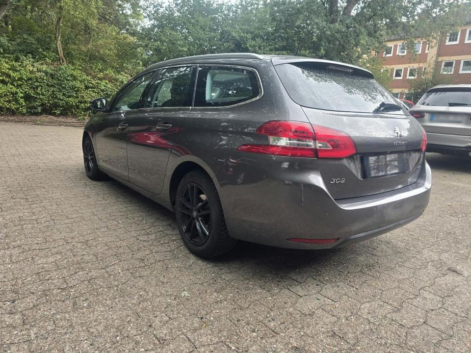 Peugeot 308 2015 — interior