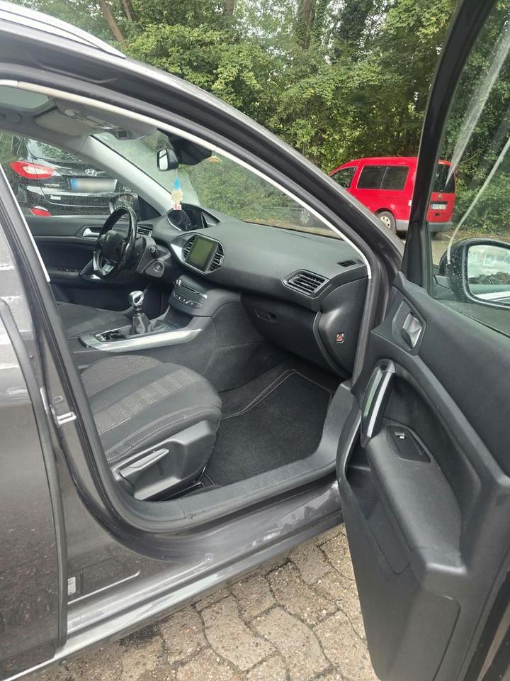 Peugeot 308 2015 — photo 7