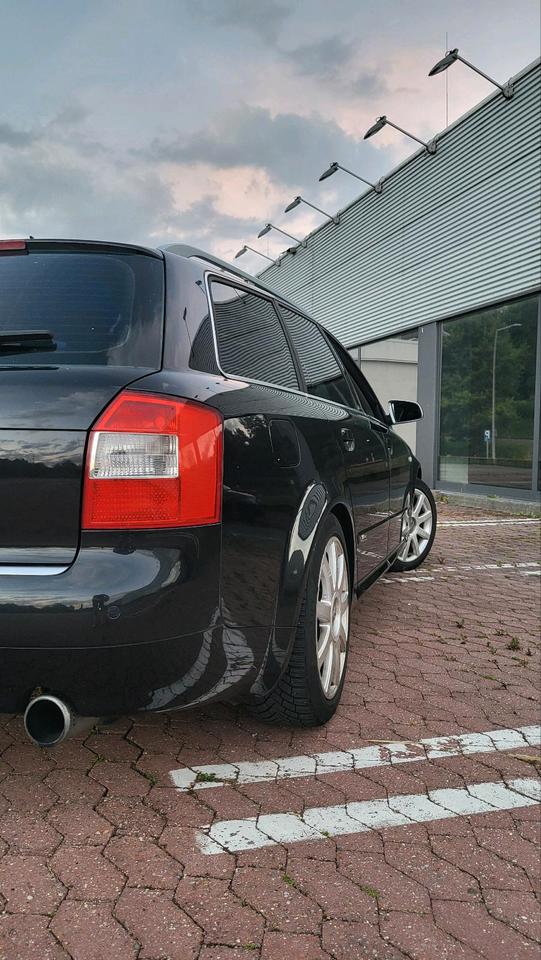 Audi A4 2004 — rear view