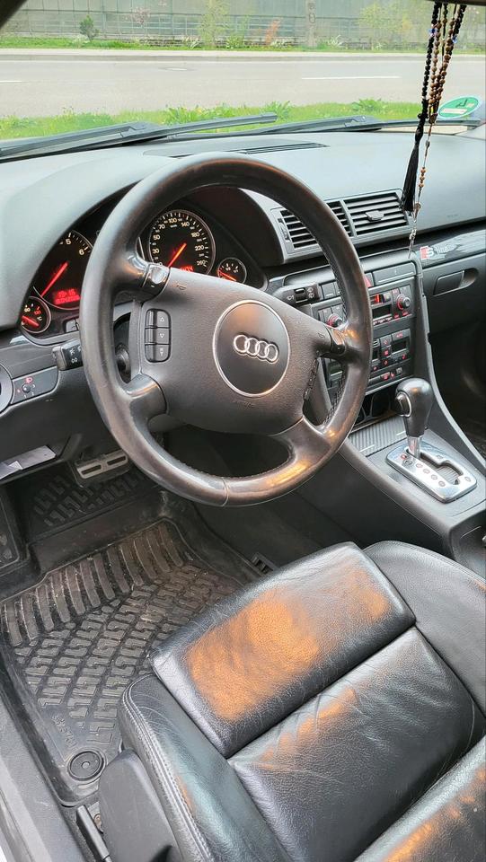Audi A4 2004 — interior
