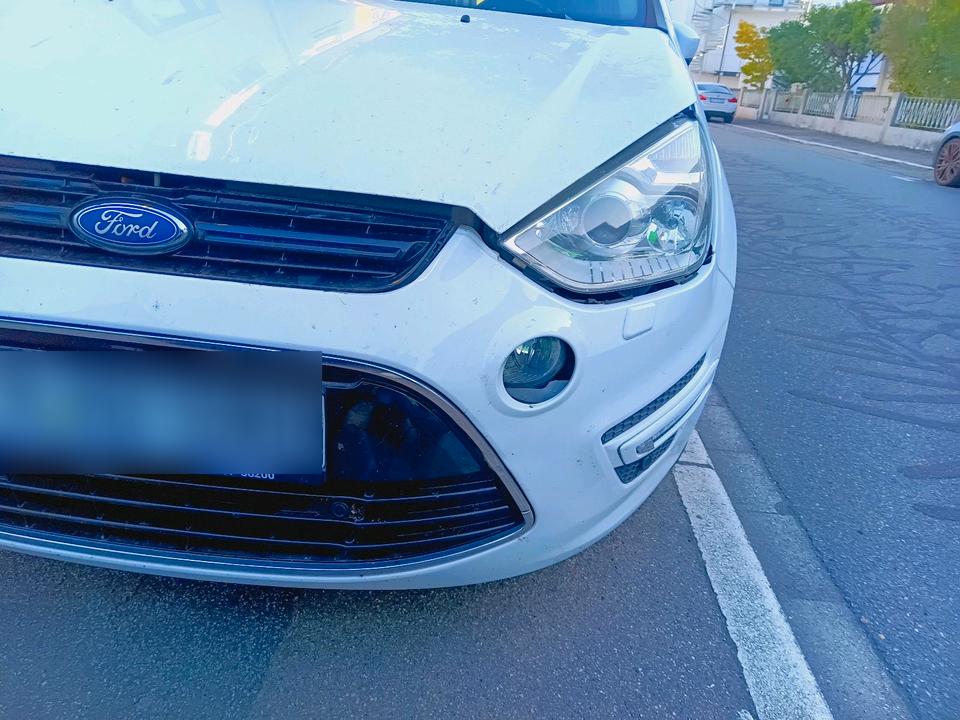 Ford S-Max 2013 — interior