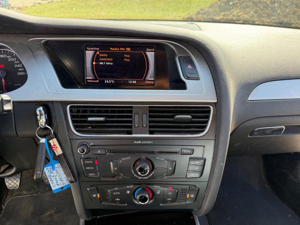 Audi A4 2011 — photo 12