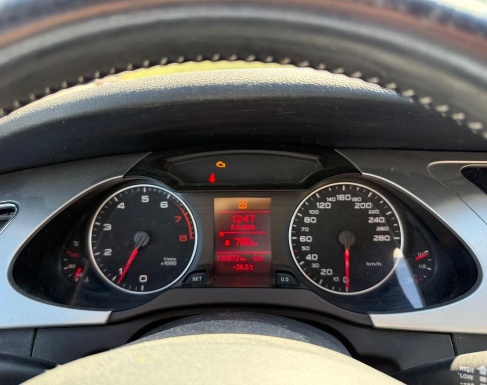 Audi A4 2011 — photo 16